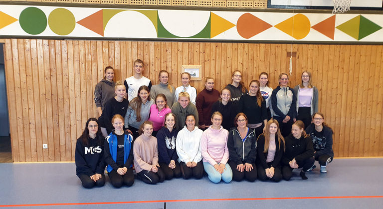 23 mutige Turnerinnen und 2 Turner haben am letzten C-Lizenz-Lehrgang teilgenommen.