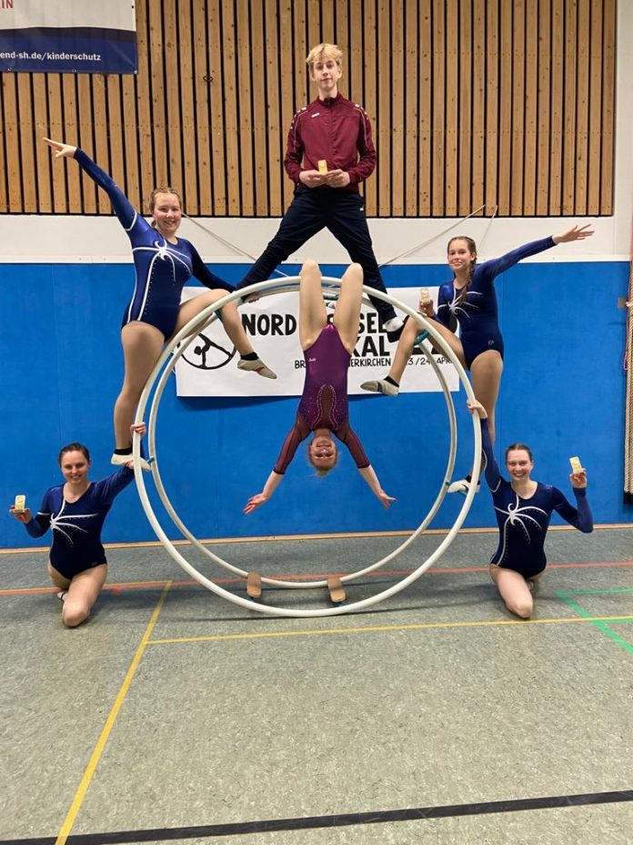 IMG-20220423-WA0076 Ganz oben: Torben Raeder Mitte von links nach rechts: Charlotte Kreuchen, Celina Wichers, Frida Pfaff Unten links: Lisa Gandras Unten rechts: Lea Hahn