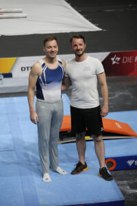 Lasse mit seinem Bruder und Betreuer Thore Gauch bei den deutschen Meisterschaften in Berlin