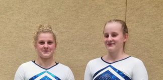 Lucy Stock (links) und Mieke Lux (PSV Eutin) wurden auf dem Kreisturntag 22 als deutsche Mehrkampfmeisterinnen geehrt.