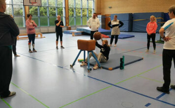 60 begeisterte Teilnehmende beim Fachtag „Bewegung begeistert!“