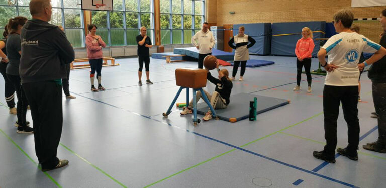 60 begeisterte Teilnehmende beim Fachtag „Bewegung begeistert!“