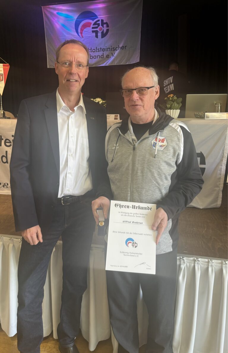 Verdiente Ehrung für einen Faustballer!