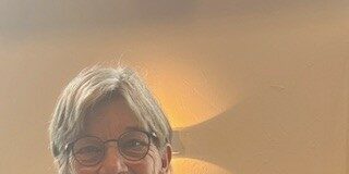 Birgit Kamrath-Beyer mit Urkunde