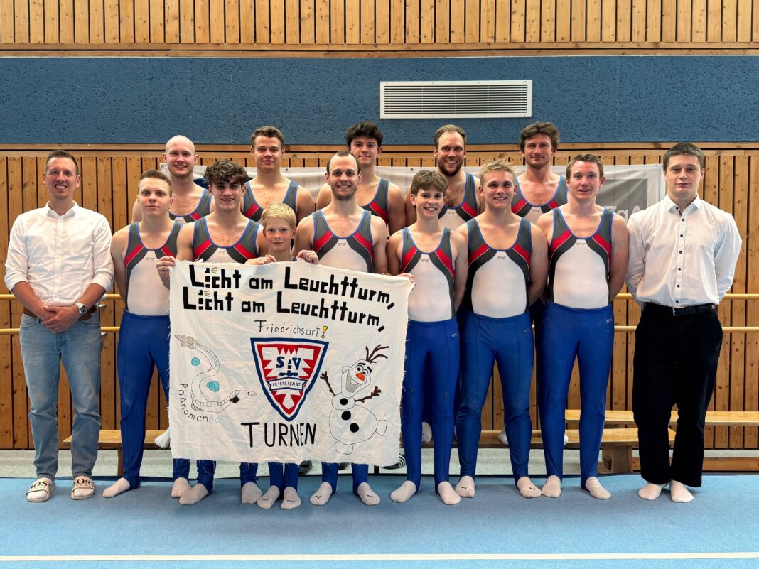 TSV-Turnteam mit Banner beim Wettkampf, Gruppenfoto in der Sporthalle