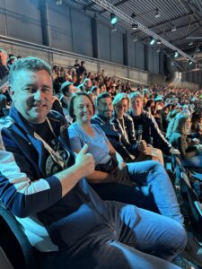 SHTV-Geschäftsstelle beim anfeuern des Turn-Team Deutschland.