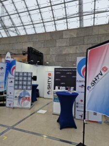 Der SHTV-Messestand mit einer Reaktionswand.