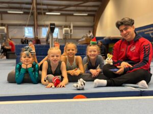 AK 8 aus dem LSP mit ihrem Trainer Sina