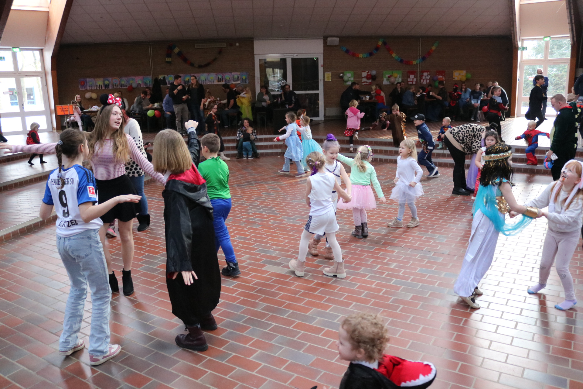 Die Tanzfläche in der Aula