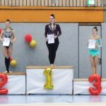 Turnerinnen auf Podest