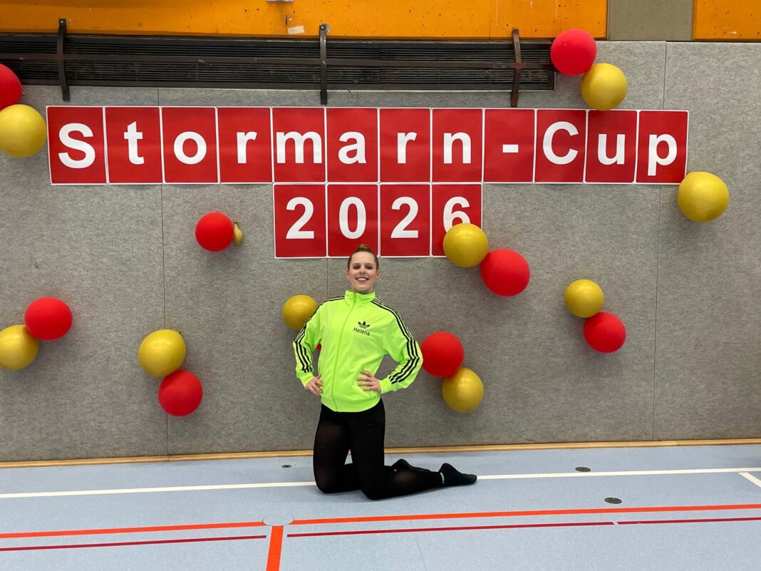 Turnerin in Turnhalle