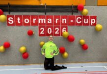 Turnerin in Turnhalle