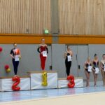 Turnerinnen auf Podest