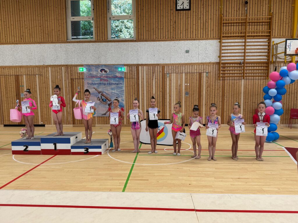 Siegerehrung Turnerinnen in Sporthalle