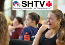 Sportlerinnen auf dem Boden