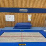 gr. Trampolin mit kl. Weichmatten